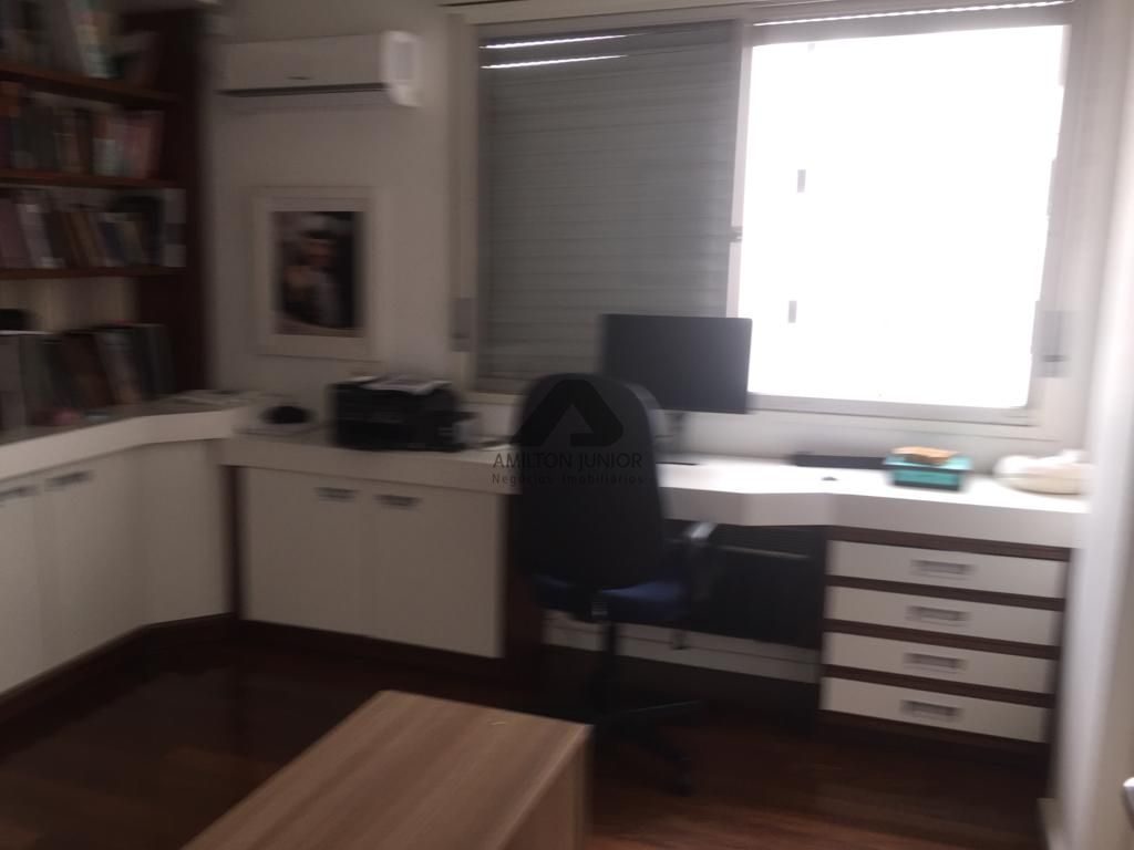 Cobertura à venda com 4 quartos, 250m² - Foto 3