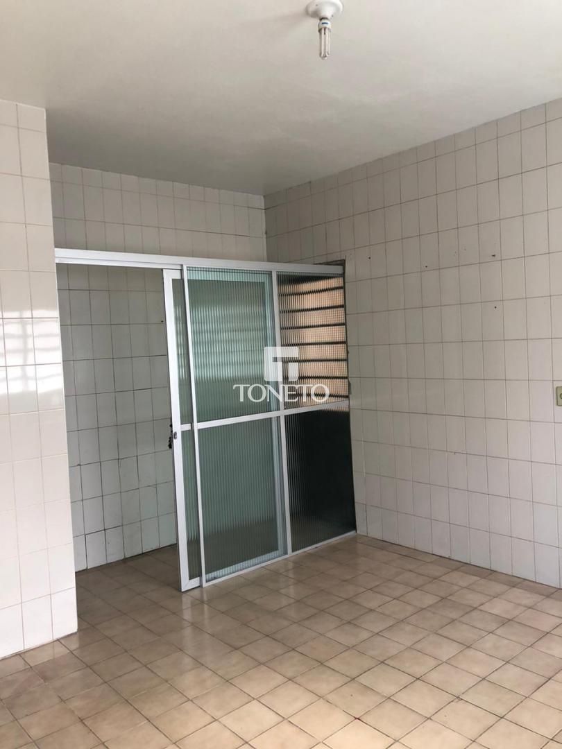 Casa à venda com 3 quartos, 234m² - Foto 3