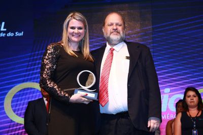 Zimbro Imóveis recebe premiação QComércio em Porto Alegre