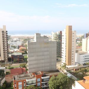 Apartamento com 91m², 3 dormitórios, 1 suíte, 2 vagas no Enseada em Torres para Comprar