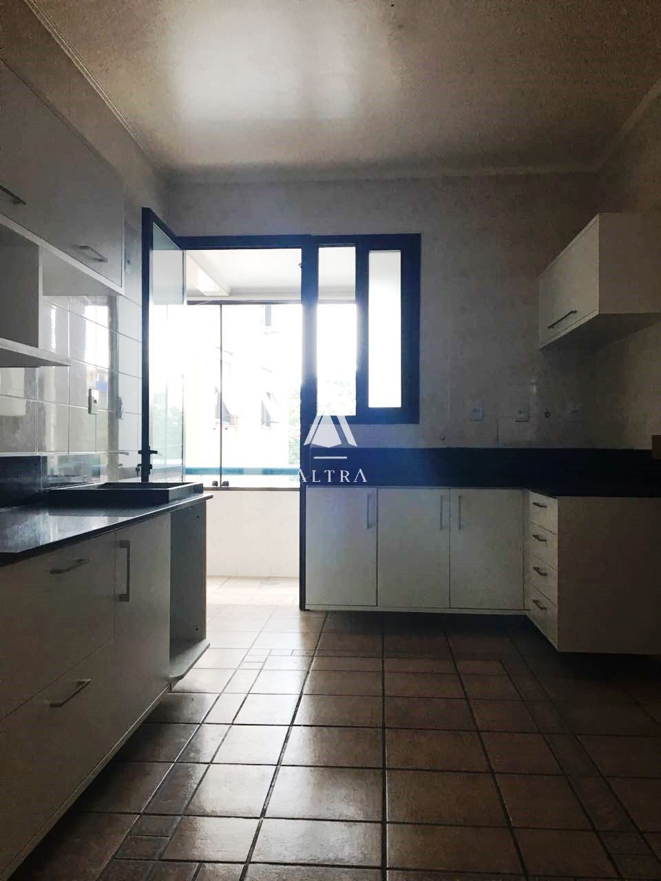 Apartamento à venda com 3 quartos, 181m² - Foto 12