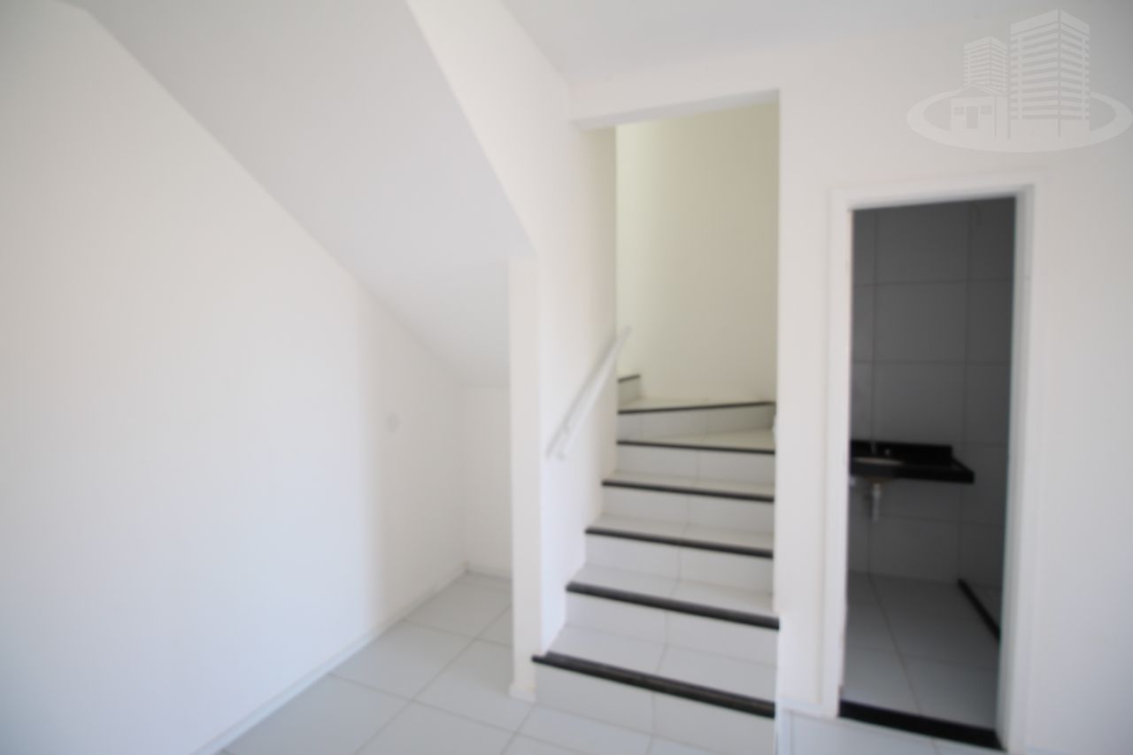 Casa à venda com 2 quartos, 81m² - Foto 3