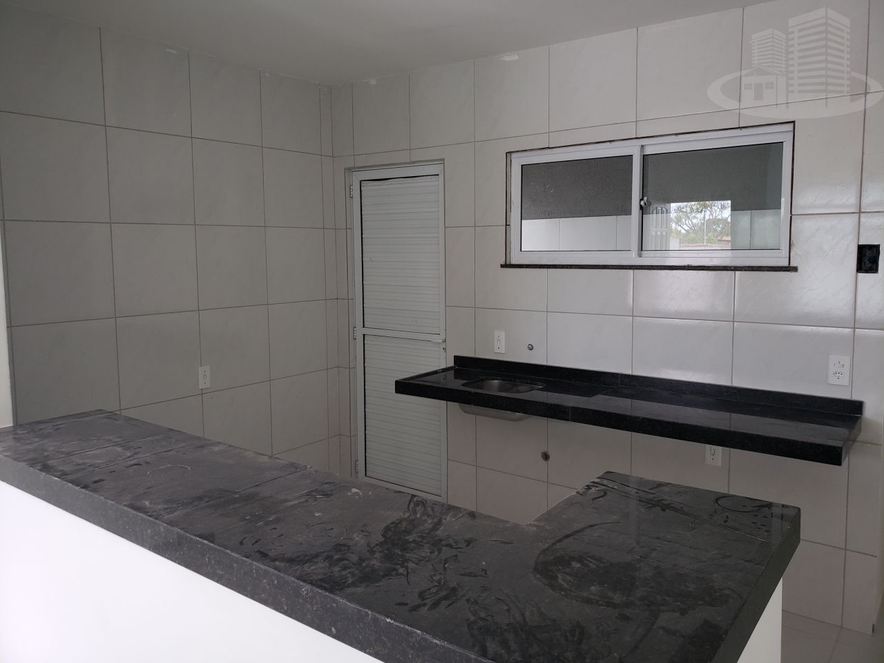 Casa à venda com 3 quartos, 89m² - Foto 4