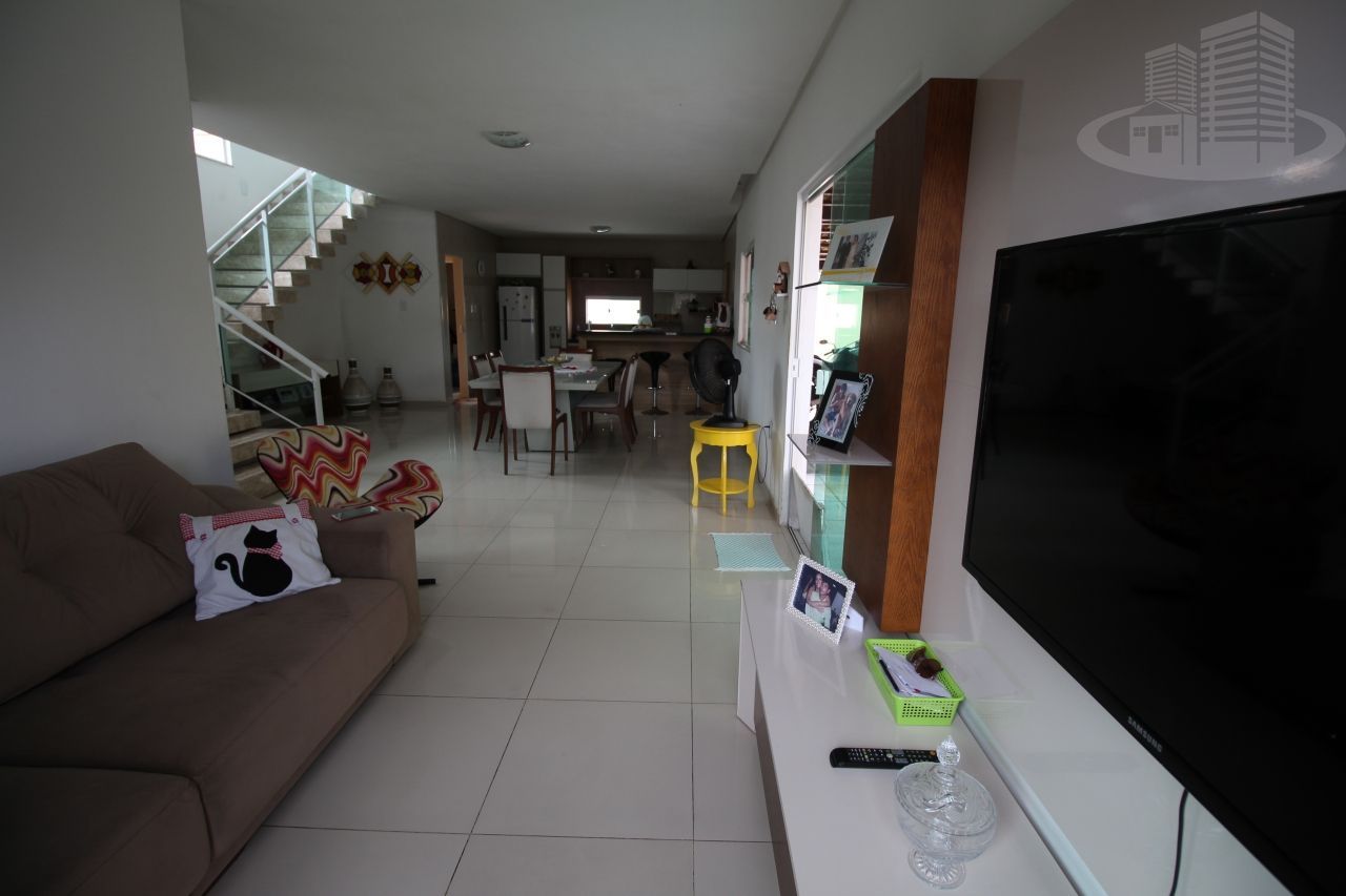 Casa de Condomínio à venda com 4 quartos, 215m² - Foto 4