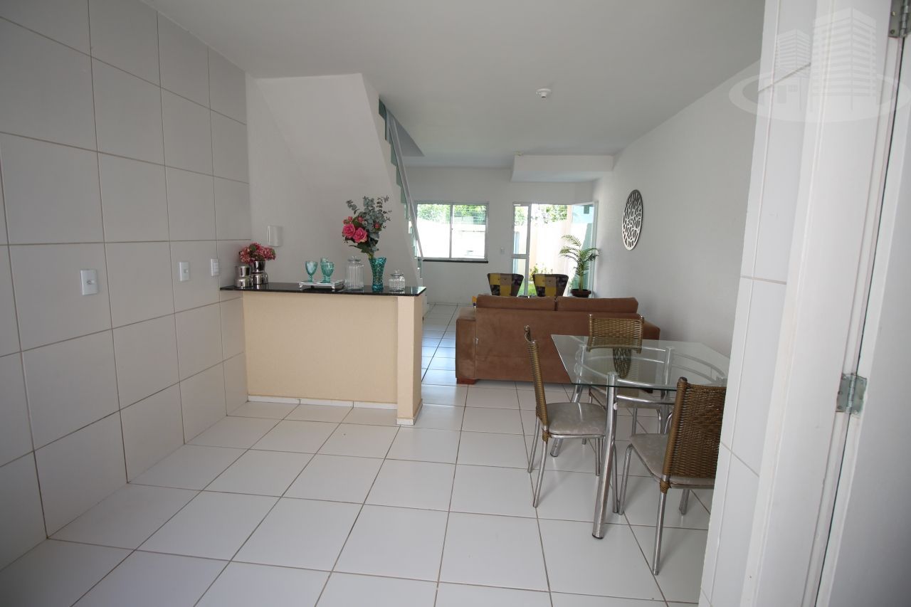 Casa à venda com 2 quartos, 74m² - Foto 9