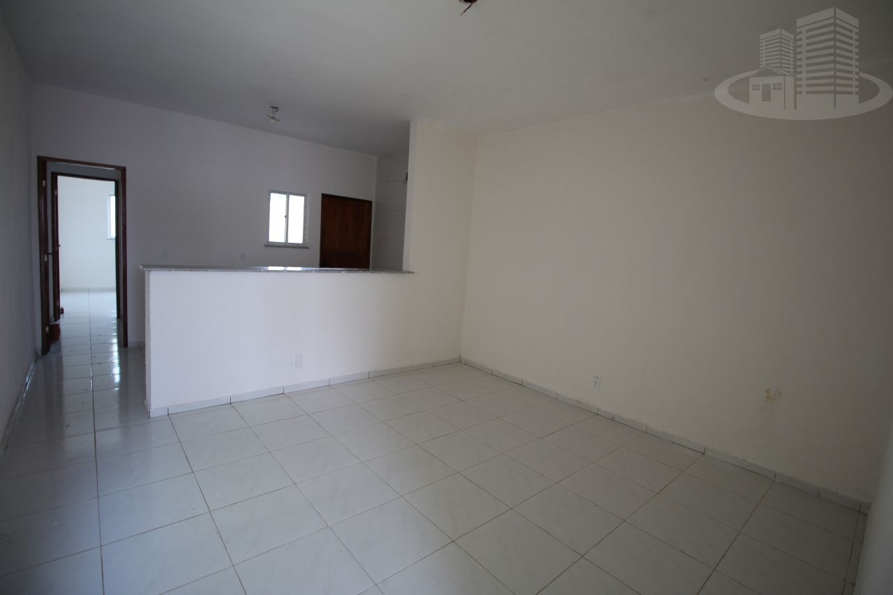 Casa à venda com 2 quartos, 72m² - Foto 2