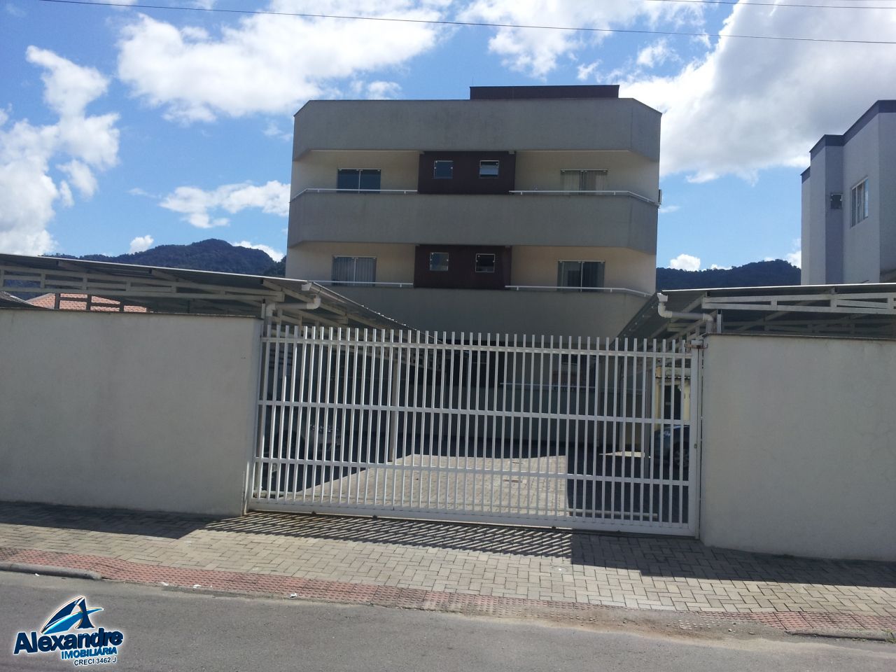 Apartamento à venda com 3 quartos, 84m² - Foto 1