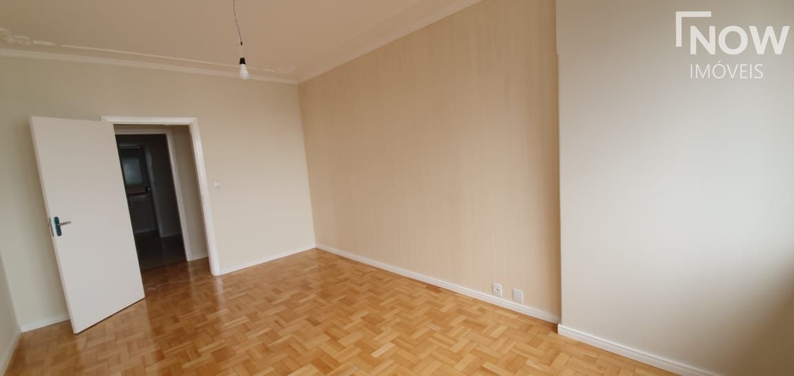 Apartamento à venda com 3 quartos, 143m² - Foto 2