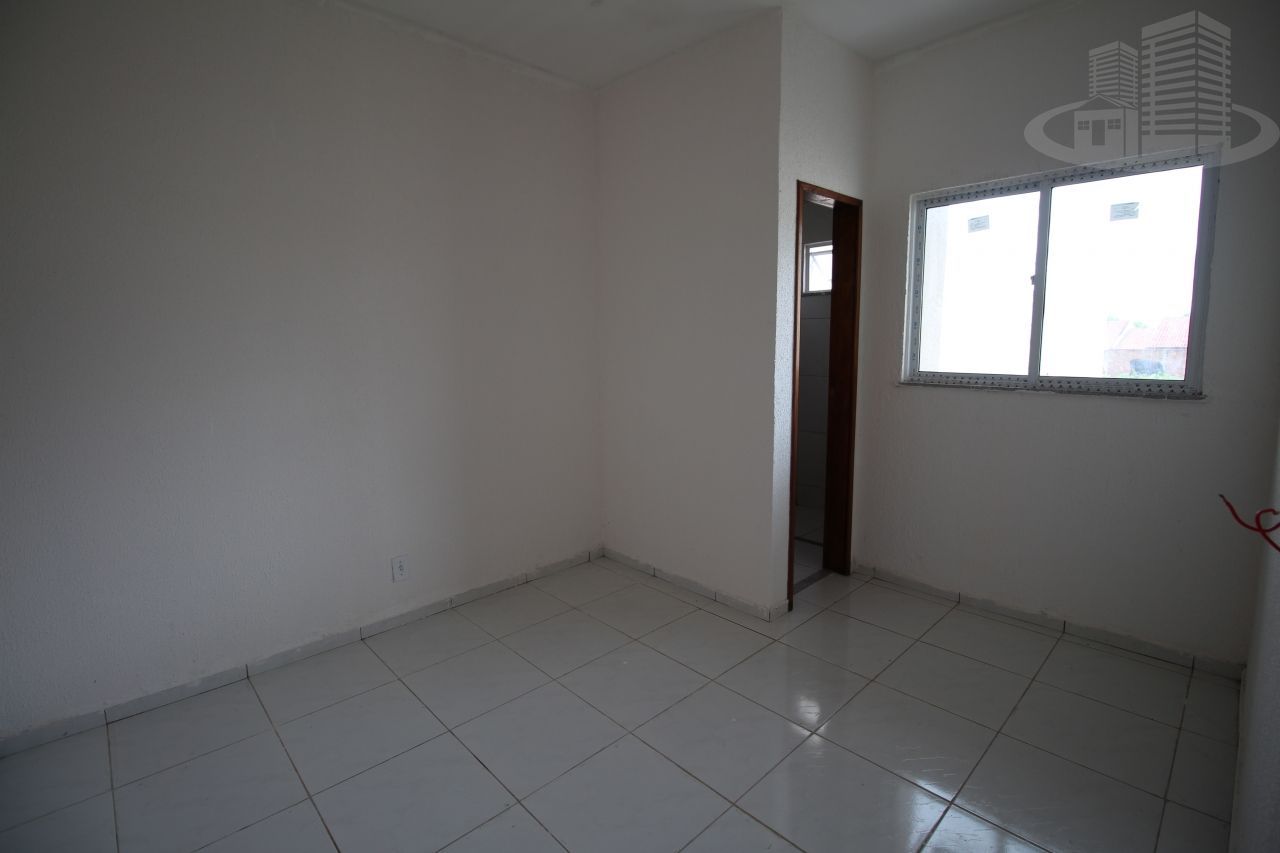 Casa à venda com 2 quartos, 72m² - Foto 4