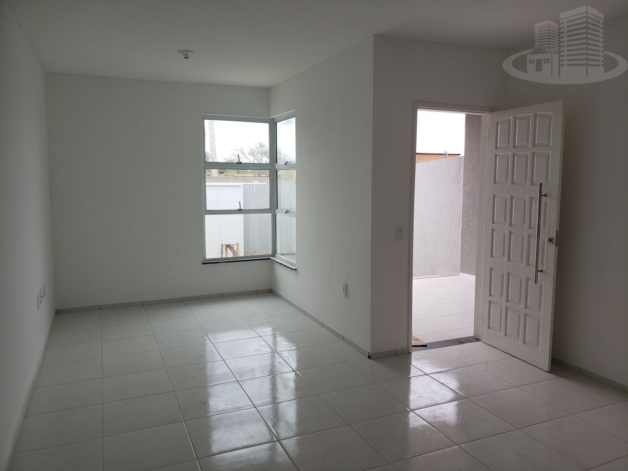 Casa à venda com 3 quartos, 89m² - Foto 2