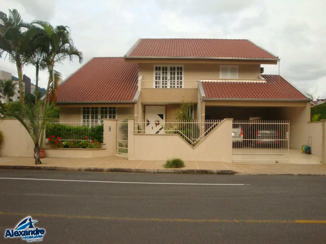 Casa à venda com 4 quartos, 360m² - Foto 2