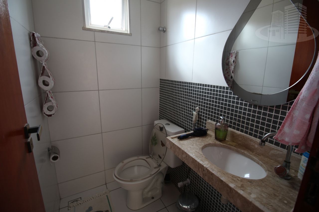 Casa de Condomínio à venda com 4 quartos, 215m² - Foto 31