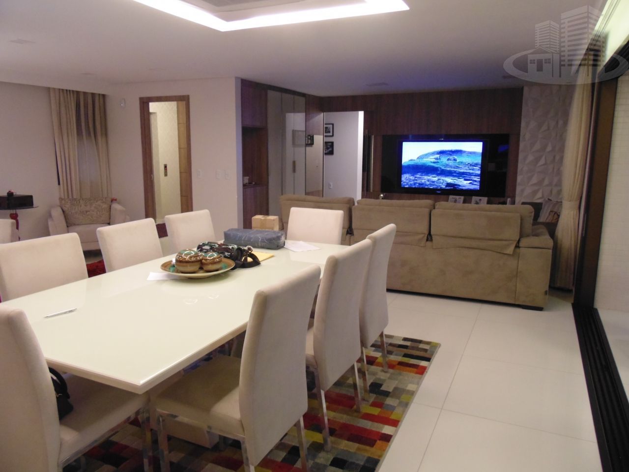 Apartamento à venda com 3 quartos, 259m² - Foto 1