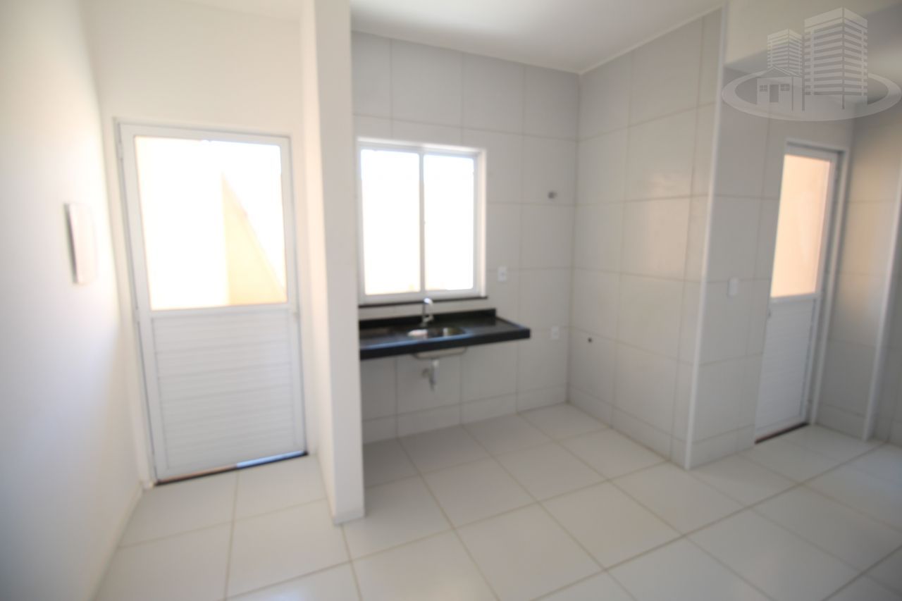 Casa à venda com 2 quartos, 81m² - Foto 4