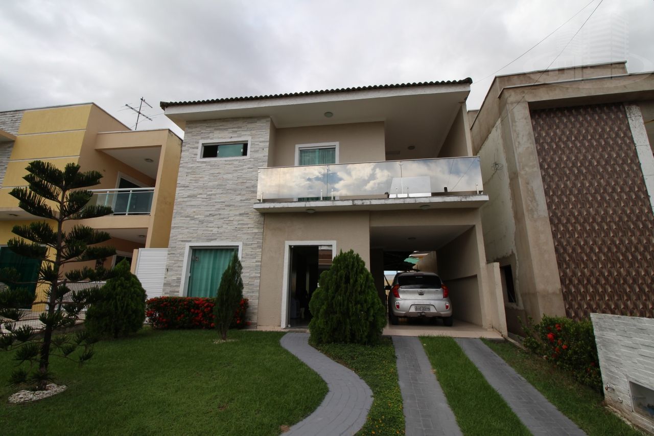 Casa de Condomínio à venda com 4 quartos, 215m² - Foto 1