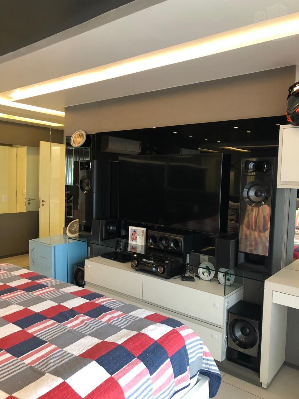 Apartamento à venda com 3 quartos, 196m² - Foto 8