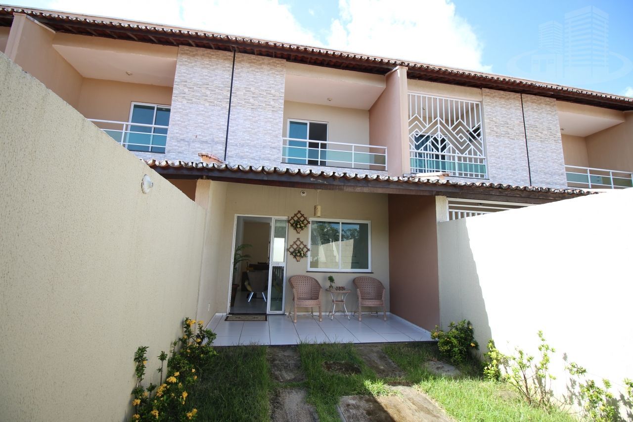 Casa à venda com 2 quartos, 74m² - Foto 1
