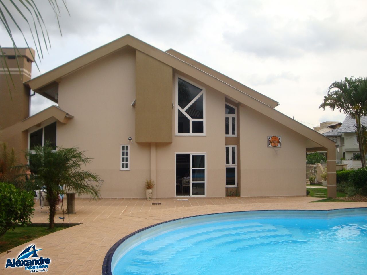 Casa à venda com 4 quartos, 360m² - Foto 1