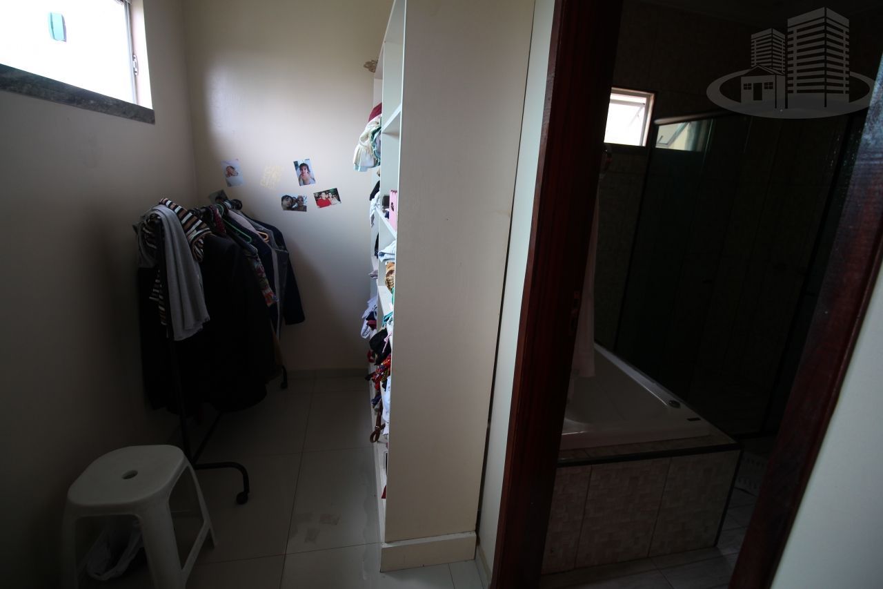 Casa de Condomínio à venda com 4 quartos, 215m² - Foto 25