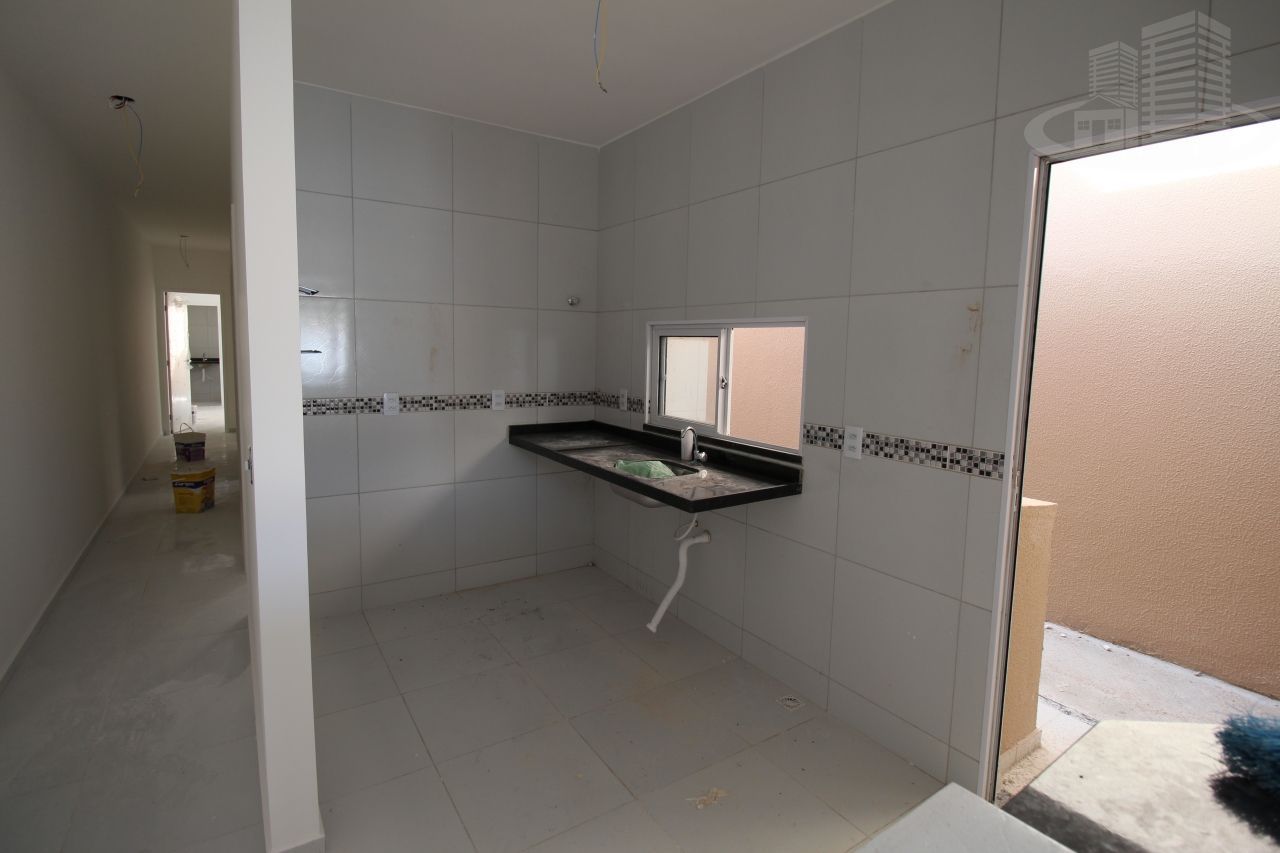 Casa à venda com 3 quartos, 84m² - Foto 4