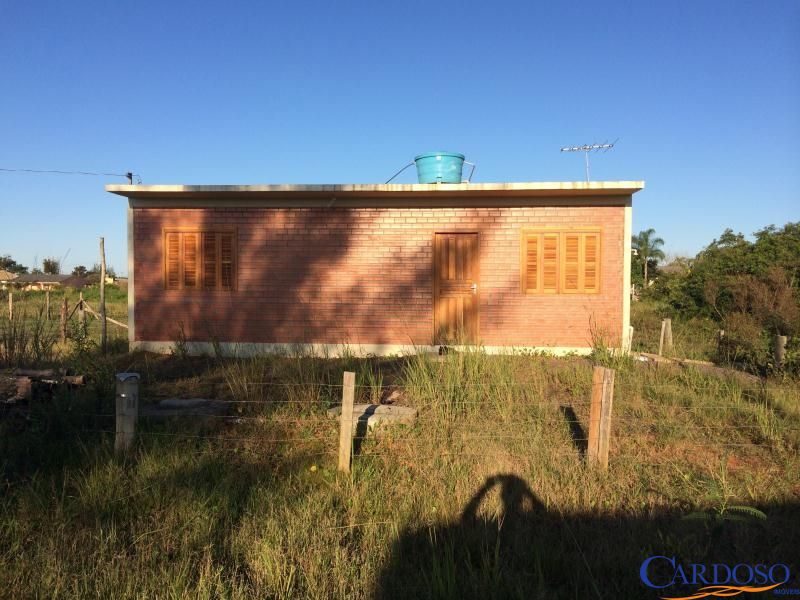 Casa à venda com 2 quartos, 50m² - Foto 2