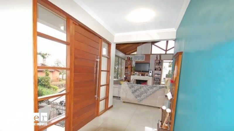 Casa à venda com 4 quartos, 240m² - Foto 2