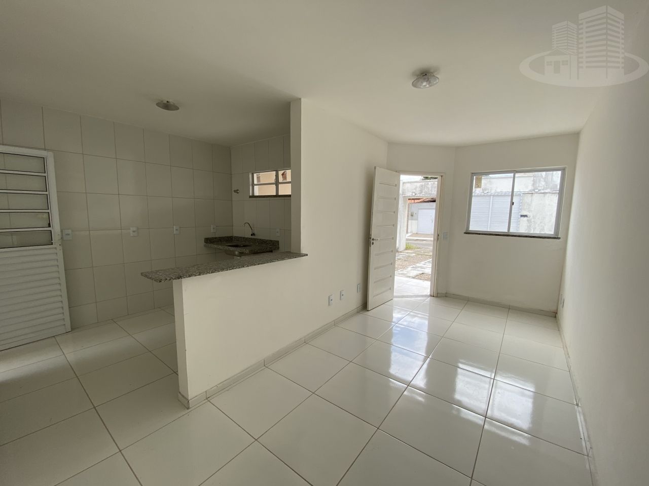 Casa à venda com 3 quartos, 84m² - Foto 2