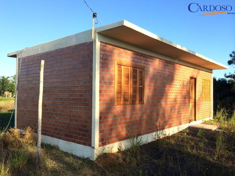 Casa à venda com 2 quartos, 50m² - Foto 4