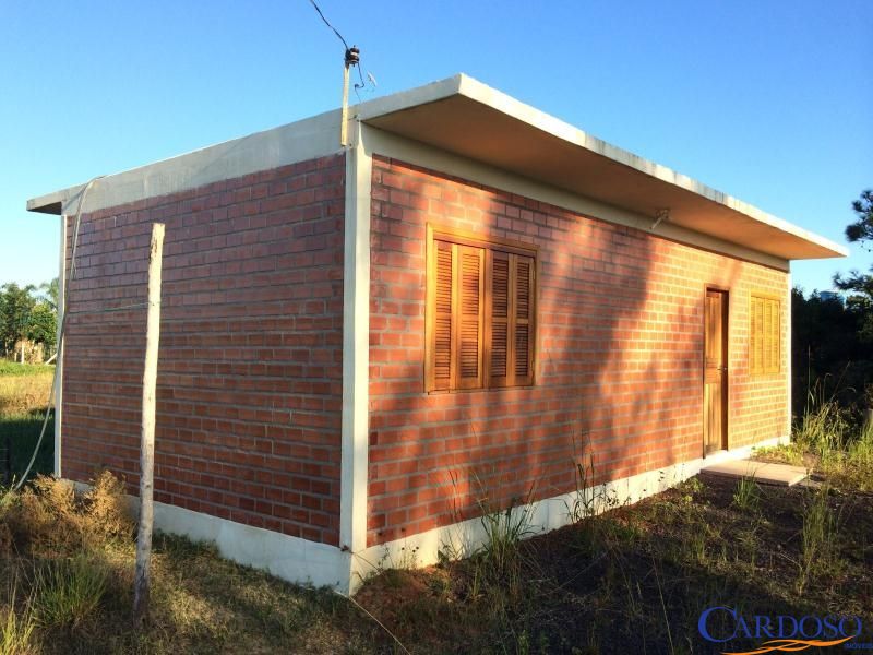 Casa à venda com 2 quartos, 50m² - Foto 4