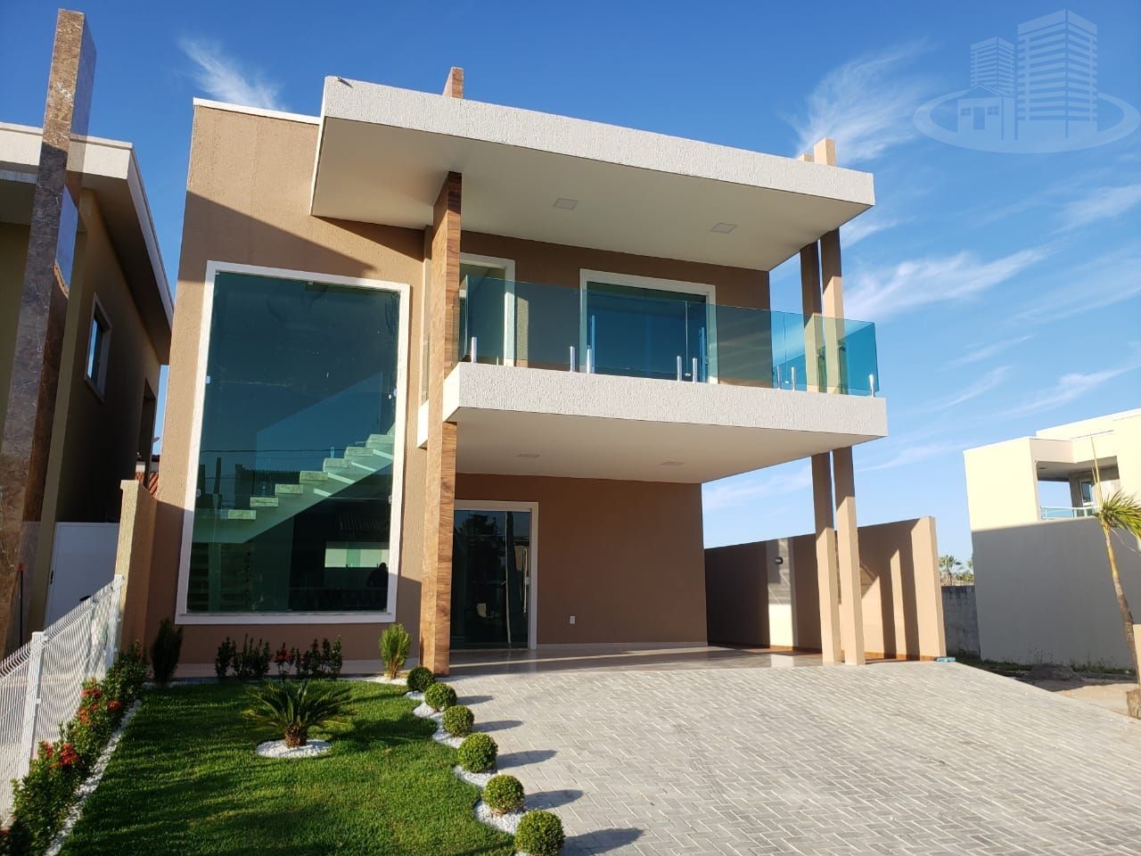 Casa de Condomínio à venda com 4 quartos, 260m² - Foto 1