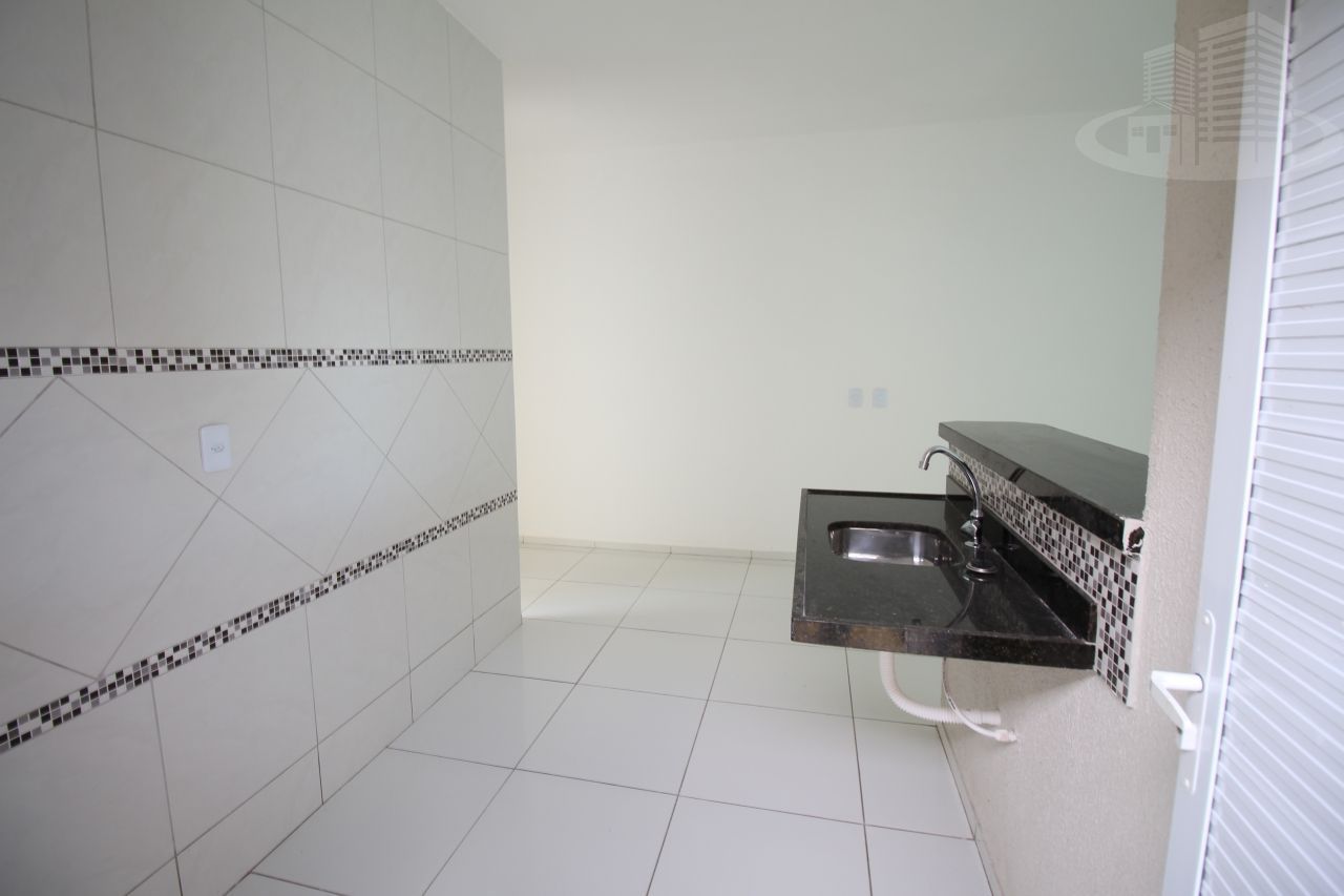 Casa à venda com 2 quartos, 76m² - Foto 4