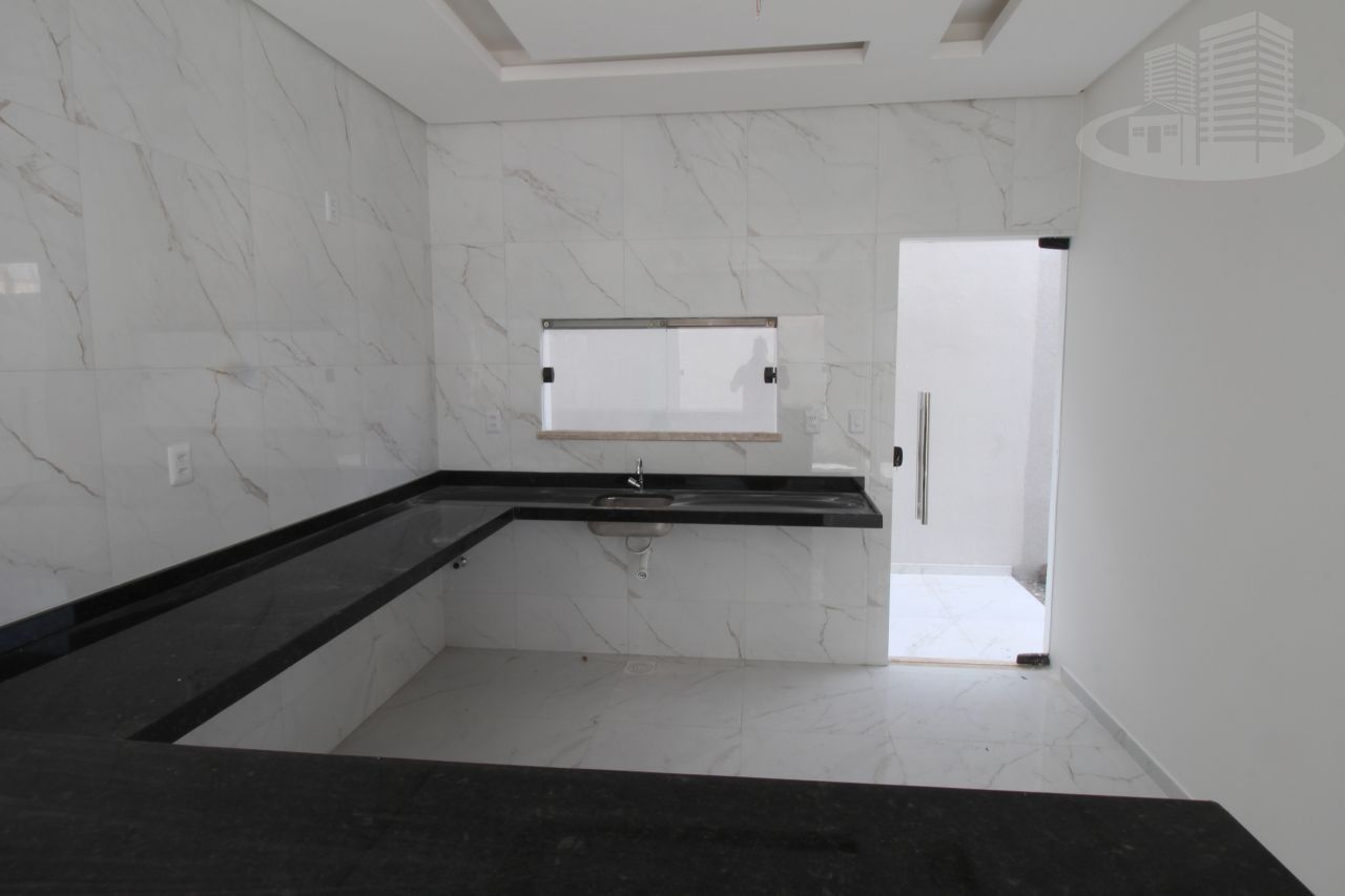 Casa de Condomínio à venda com 4 quartos, 210m² - Foto 4