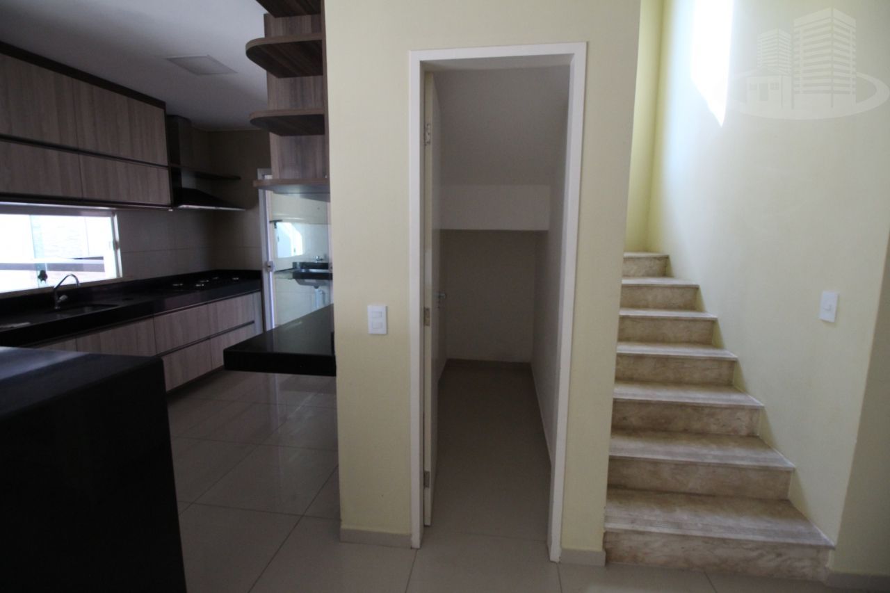 Casa de Condomínio à venda com 3 quartos, 196m² - Foto 6