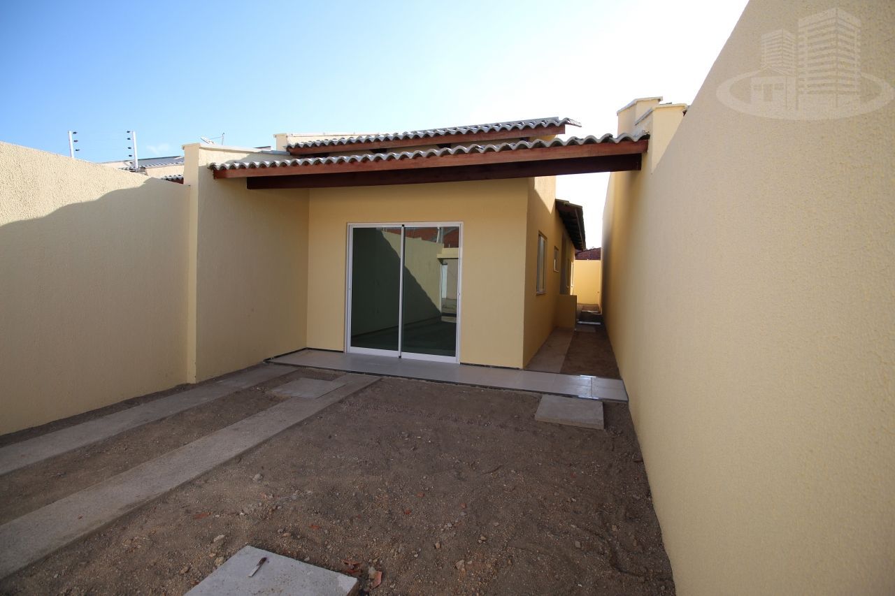 Casa à venda com 3 quartos, 80m² - Foto 1