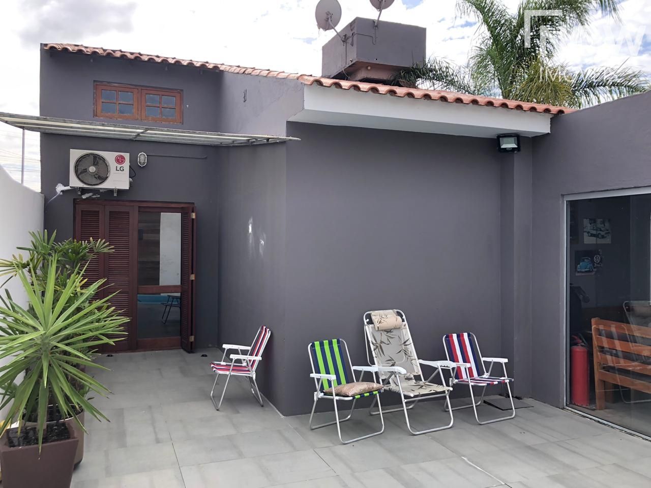 Casa à venda com 2 quartos, 95m² - Foto 2