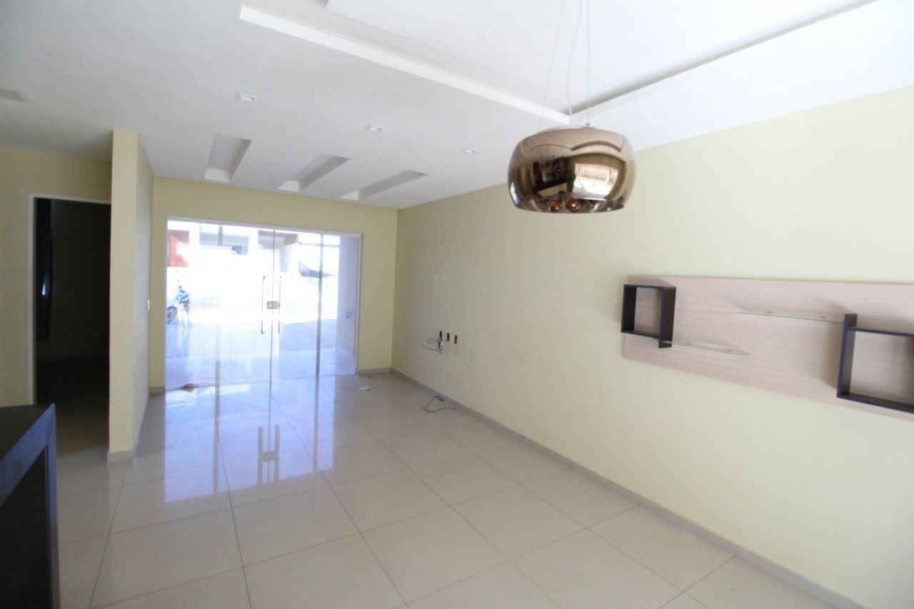 Casa de Condomínio à venda com 3 quartos, 196m² - Foto 2