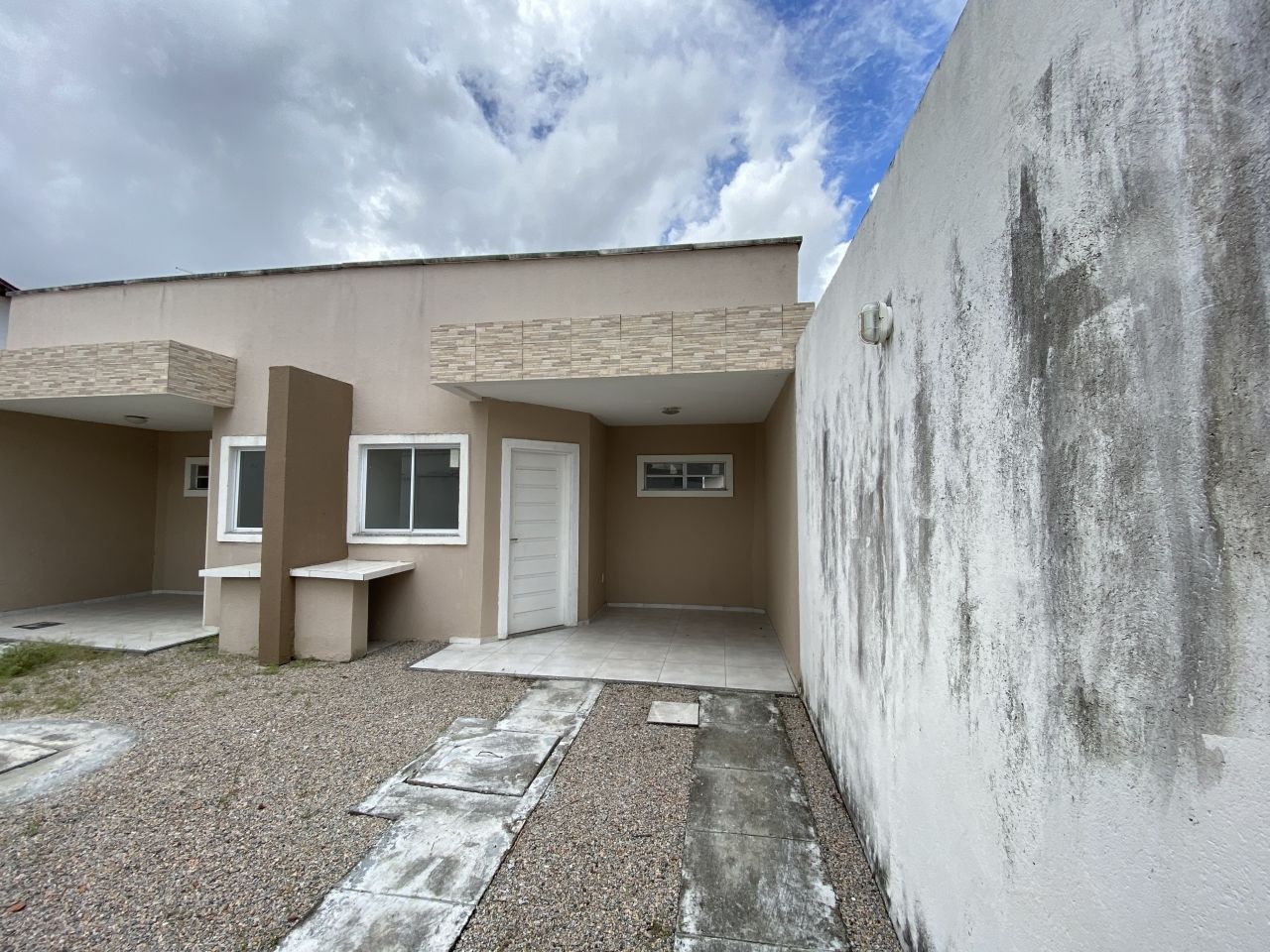 Casa à venda com 3 quartos, 84m² - Foto 1