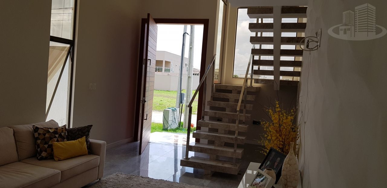 Casa de Condomínio à venda com 4 quartos, 380m² - Foto 2