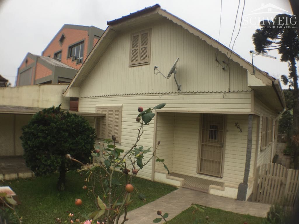 Casa à venda com 6 quartos, 270m² - Foto 1
