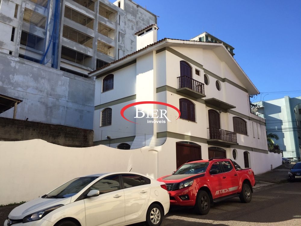 CASA 4 DORMITÓRIOS, CENTRO DE ESQUINA