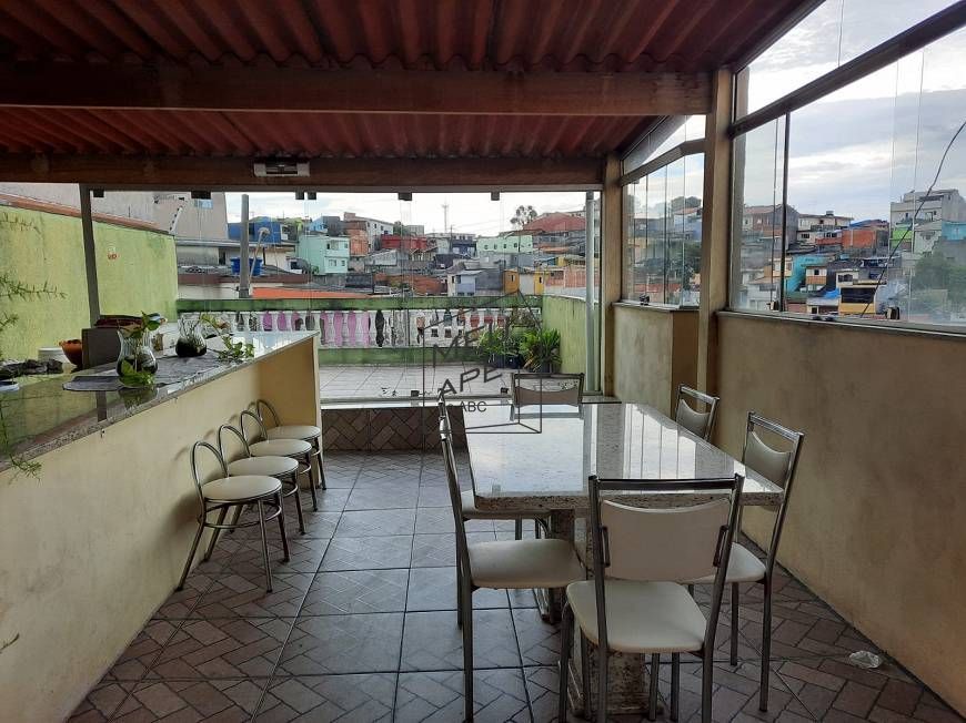 Sobrado à venda com 2 quartos, 210m² - Foto 2