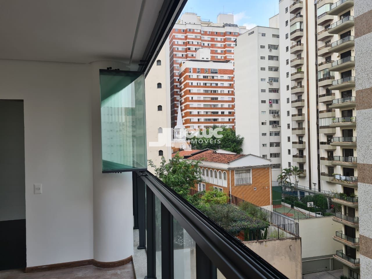 Apartamento à venda com 3 quartos, 205m² - Foto 4