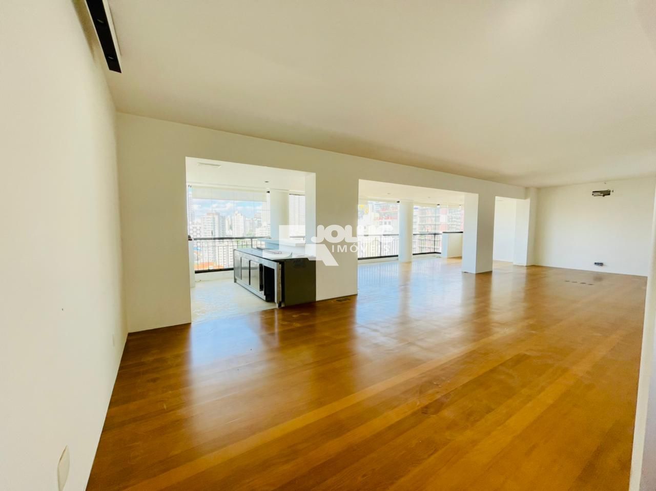 Apartamento à venda com 3 quartos, 215m² - Foto 3