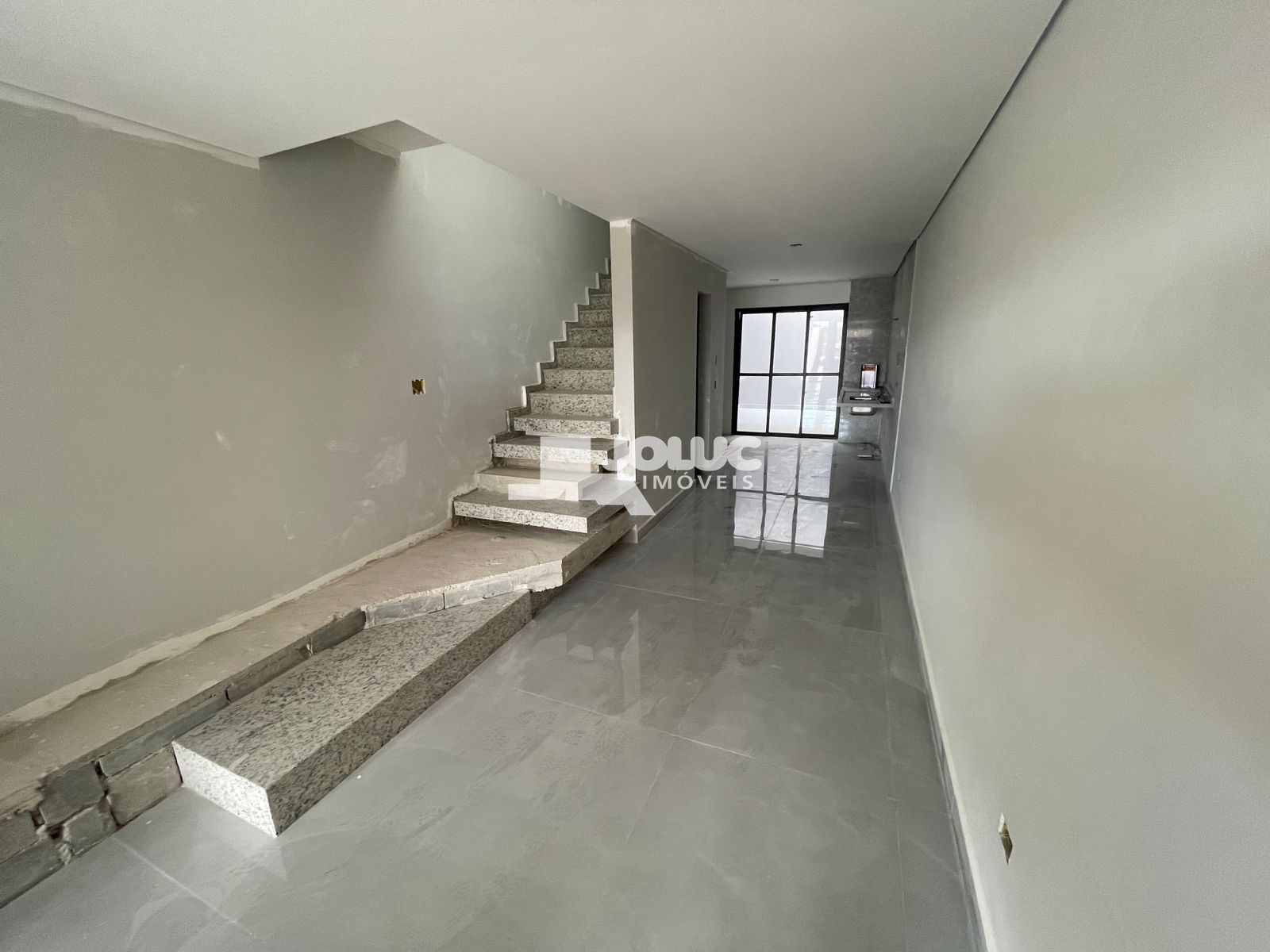 Sobrado à venda com 3 quartos, 130m² - Foto 1