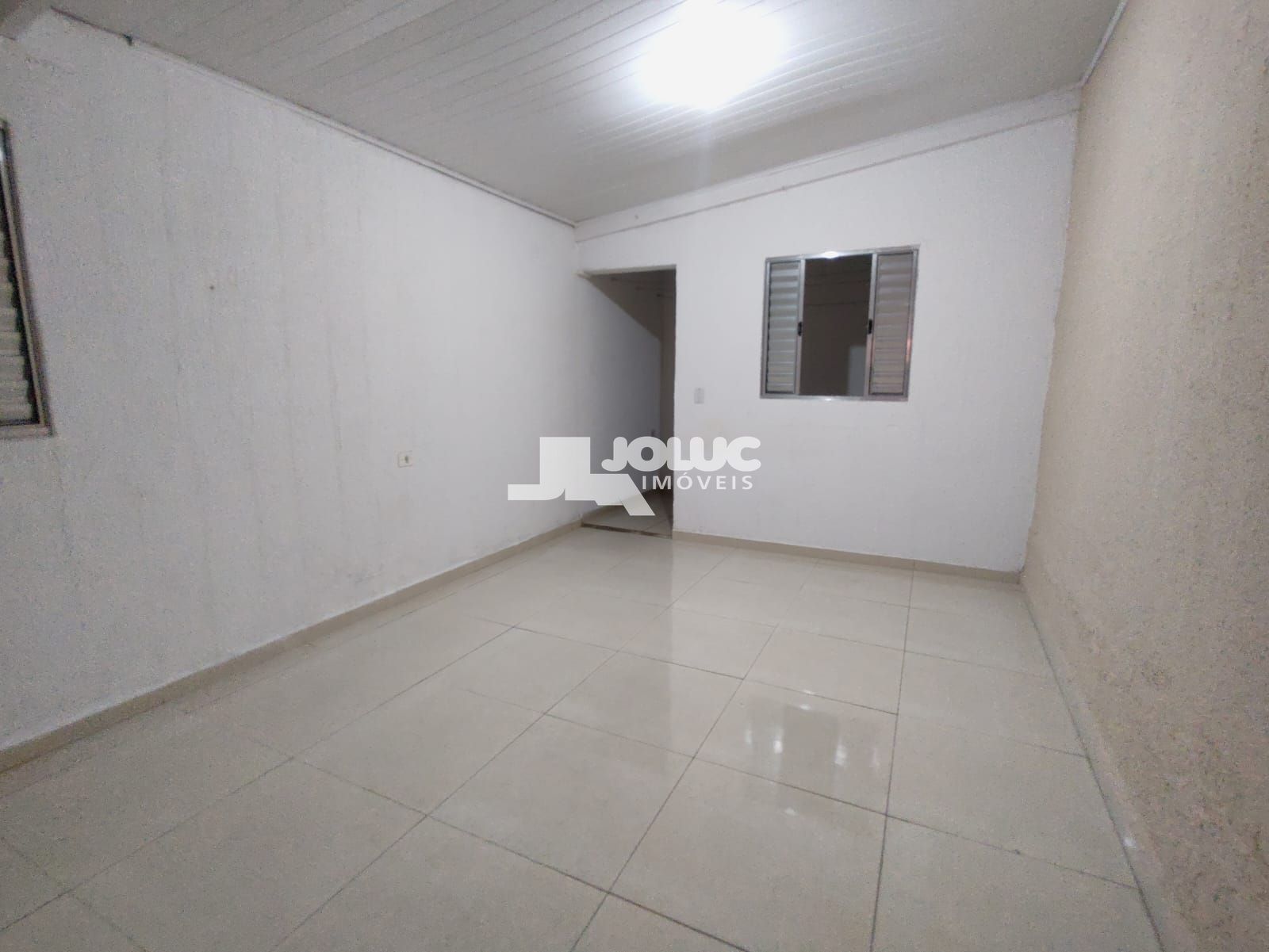 Casa à venda com 2 quartos, 145m² - Foto 2