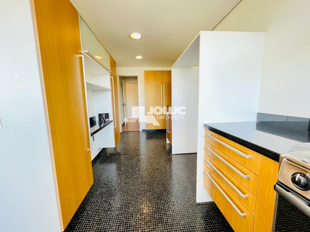 Apartamento à venda com 3 quartos, 215m² - Foto 13