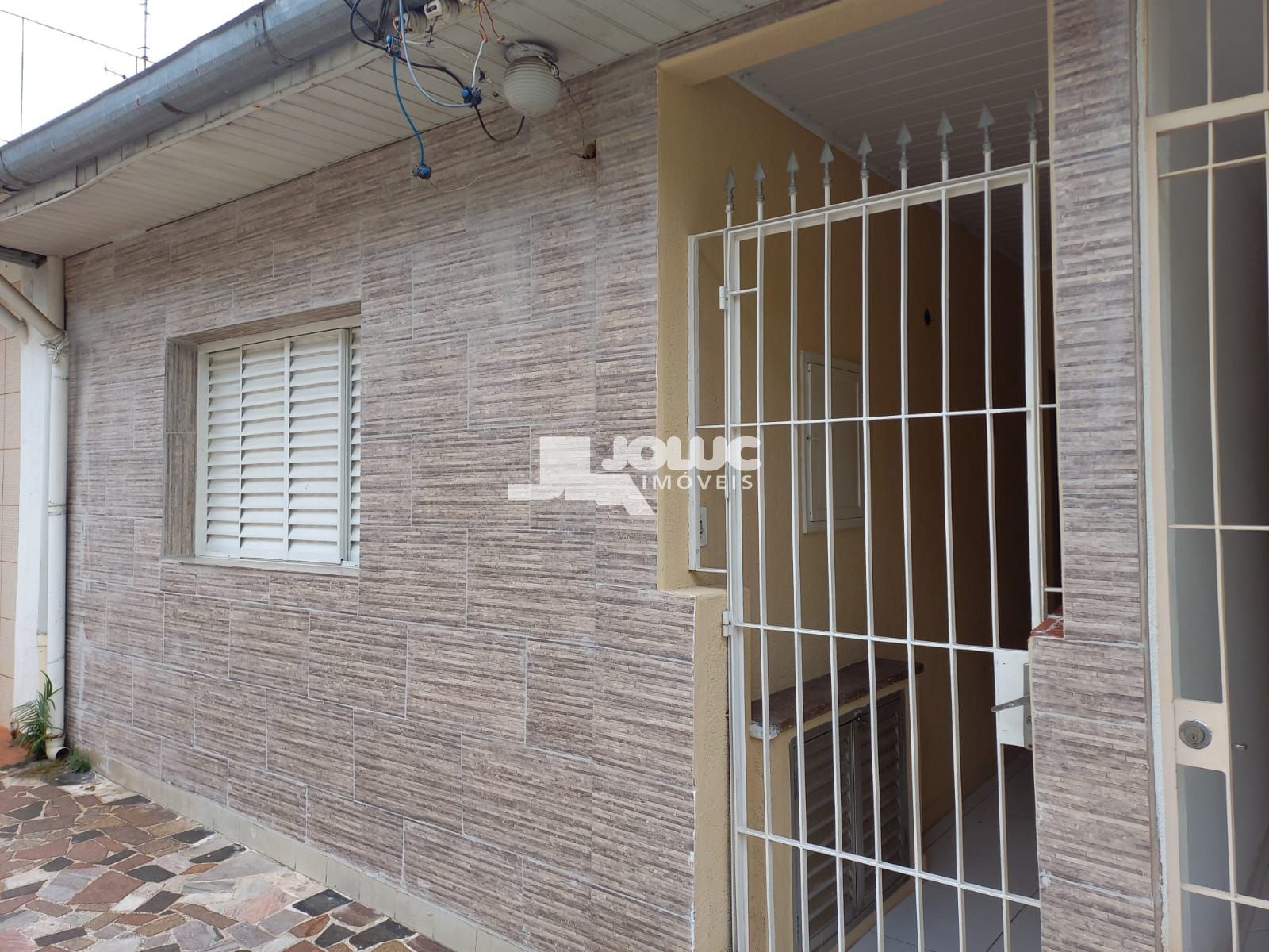 Casa à venda com 2 quartos, 66m² - Foto 1