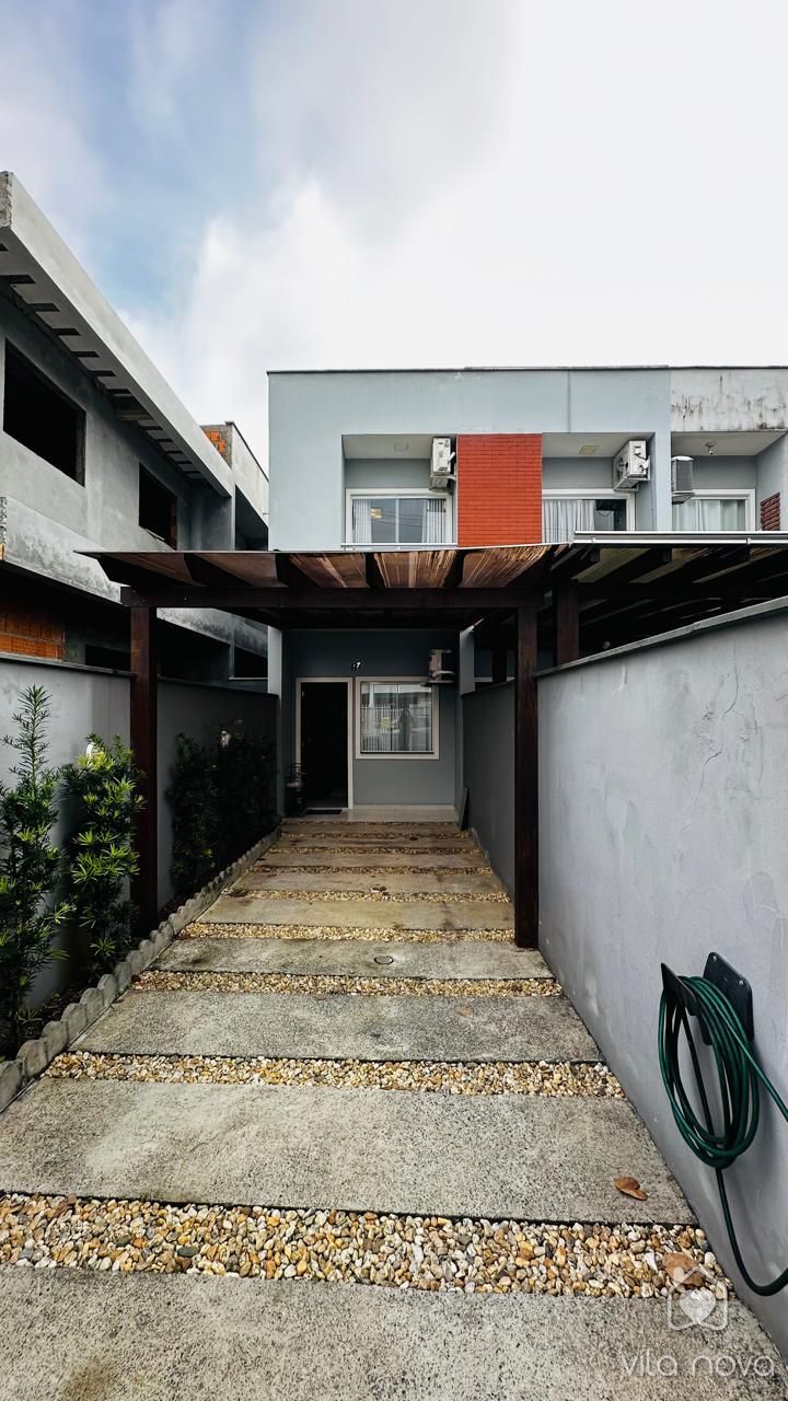 Sobrado Geminado à venda no Vila Nova