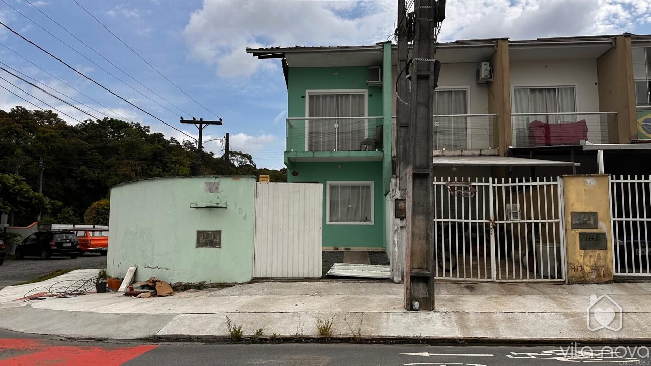 Sobrado Geminado à venda no Vila Nova