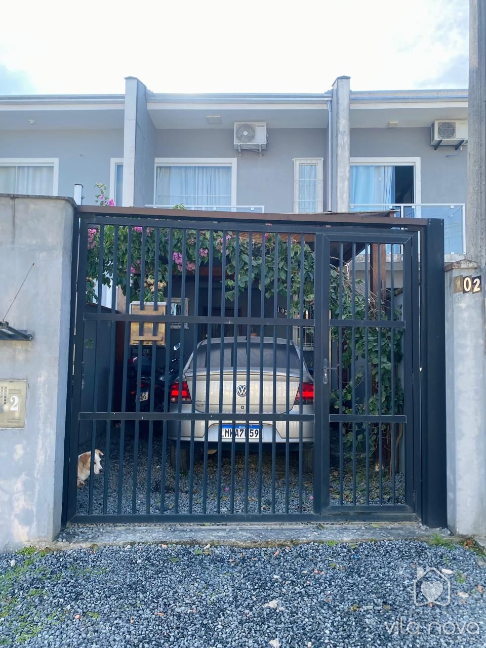 Sobrado Geminado à venda no Morro do Meio